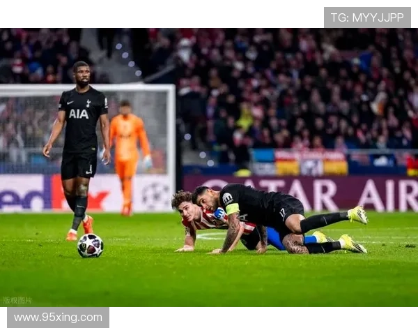 图多尔冷漠无视金斯基离场瞬间